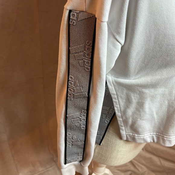 Adidas Woman top Sz XS - Picture 3 of 6